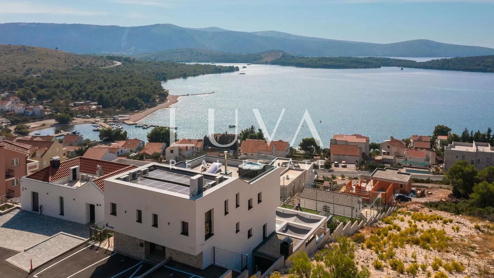 Žaborić, Šibenik, luksuzna vila s bazenom blizu mora na prodaju