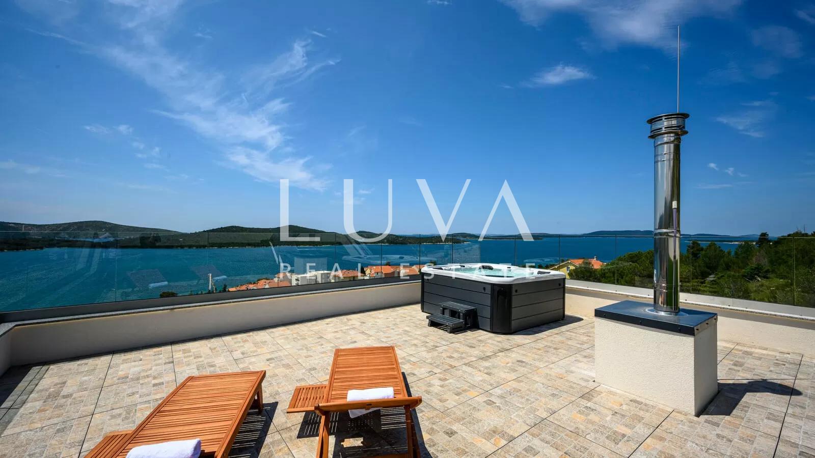 Žaborić, Šibenik, luksuzna vila s bazenom blizu mora na prodaju
