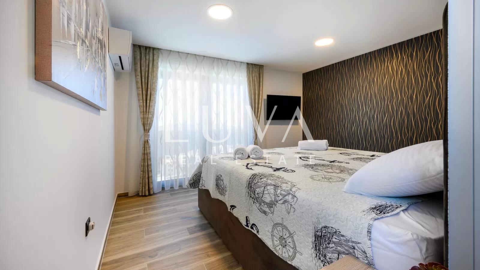Žaborić, Šibenik, luksuzna vila s bazenom blizu mora na prodaju