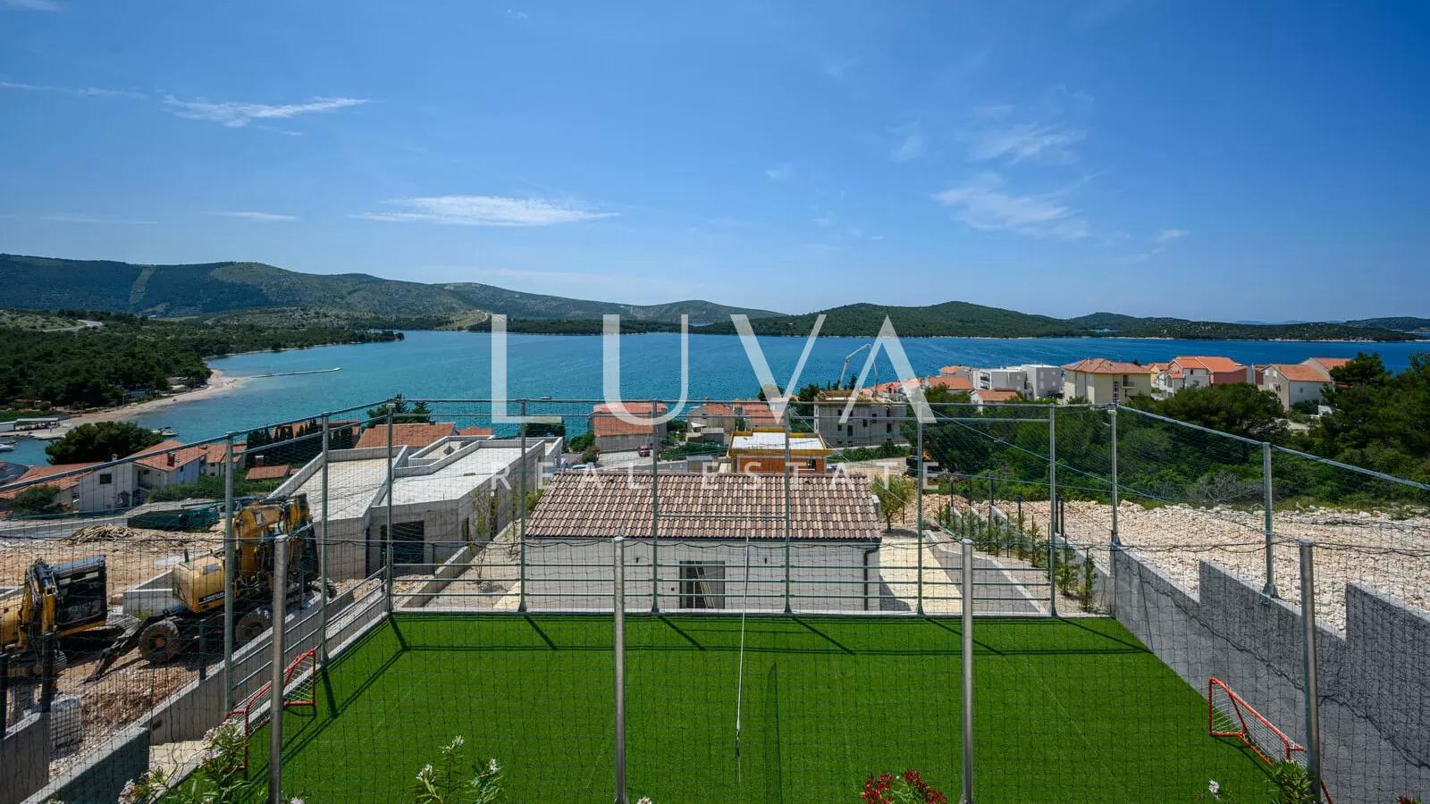 Žaborić, Šibenik, luksuzna vila s bazenom blizu mora na prodaju