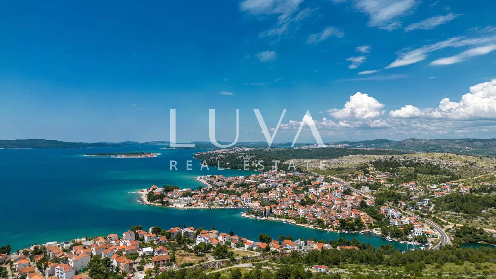 Žaborić, Šibenik, luksuzna vila s bazenom blizu mora na prodaju