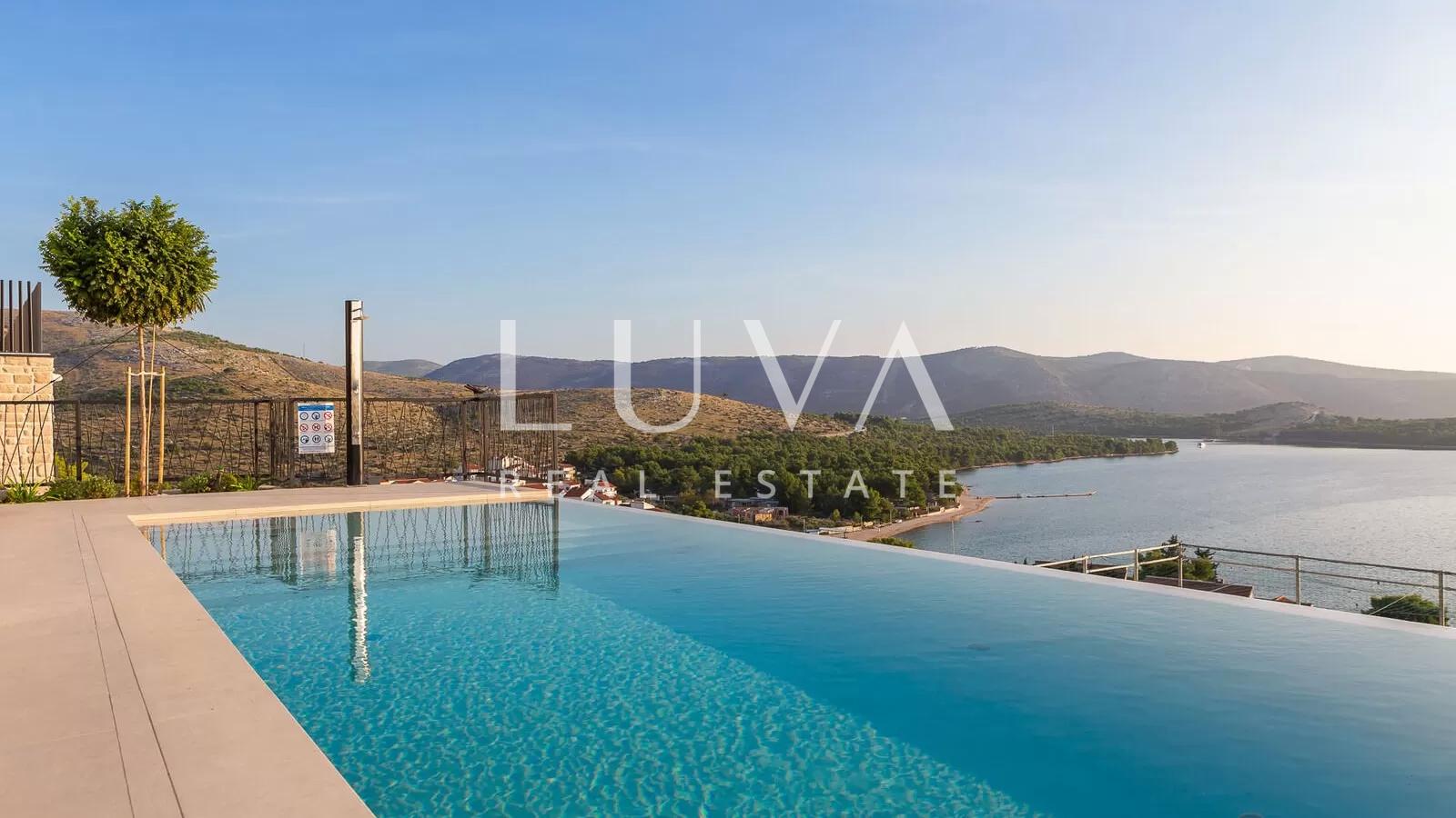 Žaborić, Šibenik, luksuzna vila s bazenom blizu mora na prodaju