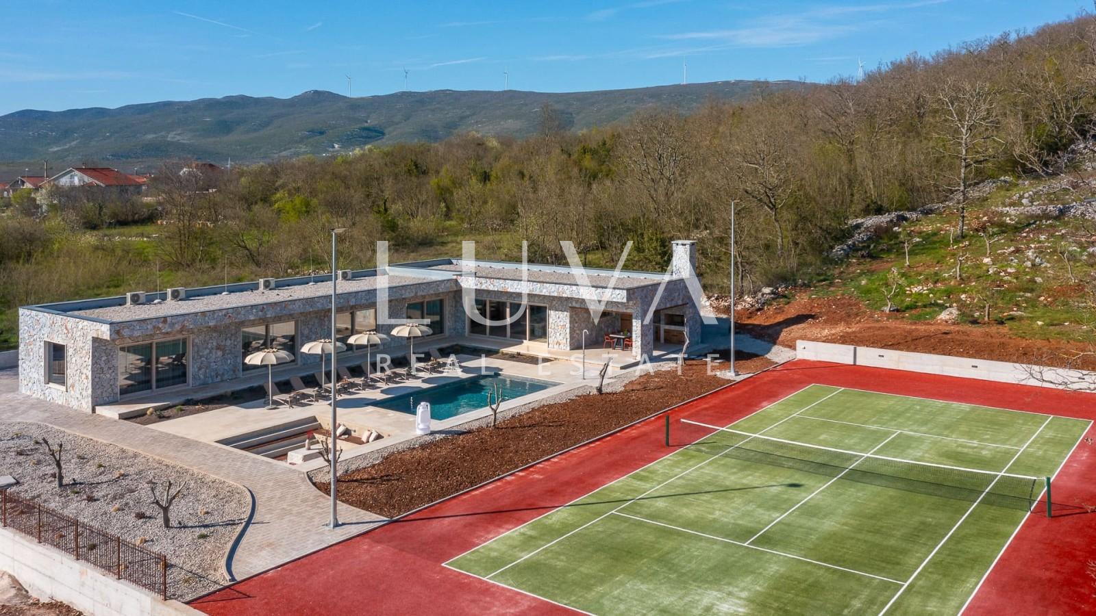 Dicmo, Split, luksuzna vila s bazenom i tenis terenom na prodaju