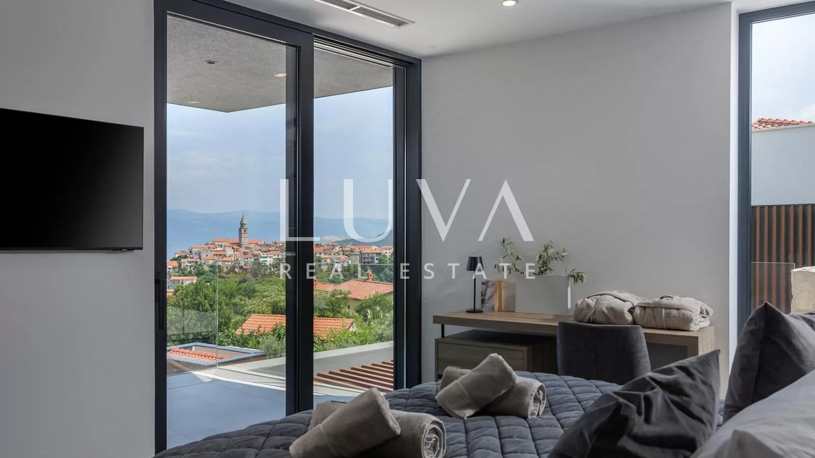 Vrbnik, Krk, vila s bazenom za dugoročni najam
