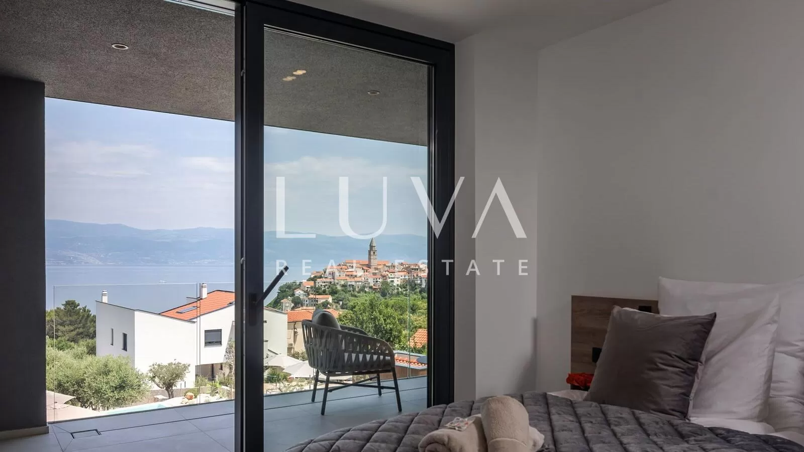 Vrbnik, Krk, vila s bazenom za dugoročni najam