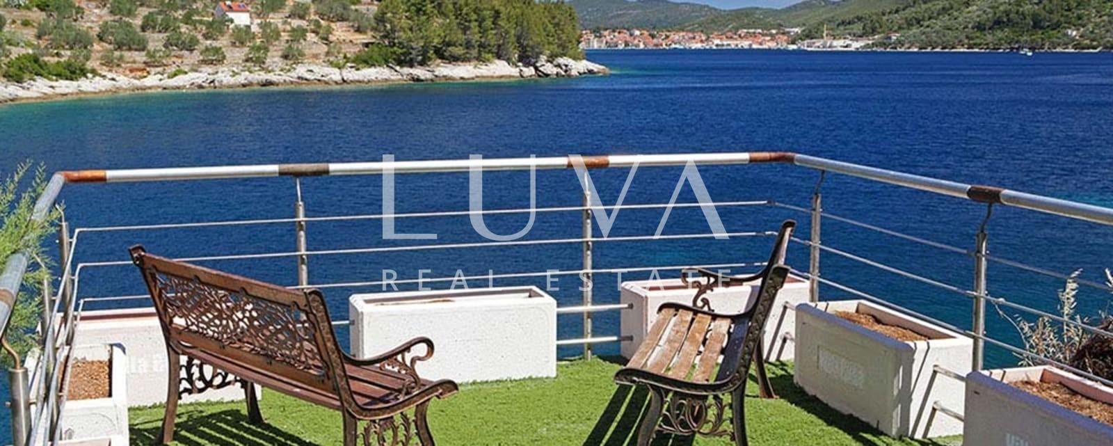 Korčula, Vela Luka, Haus mit Apartments direkt am Meer zu verkaufen