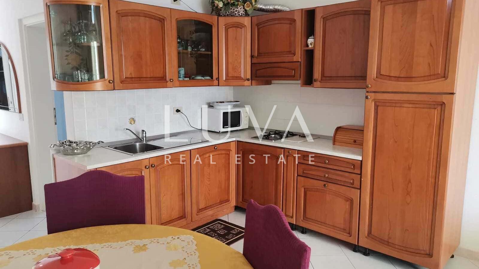 Korčula, Vela Luka, Haus mit Apartments direkt am Meer zu verkaufen