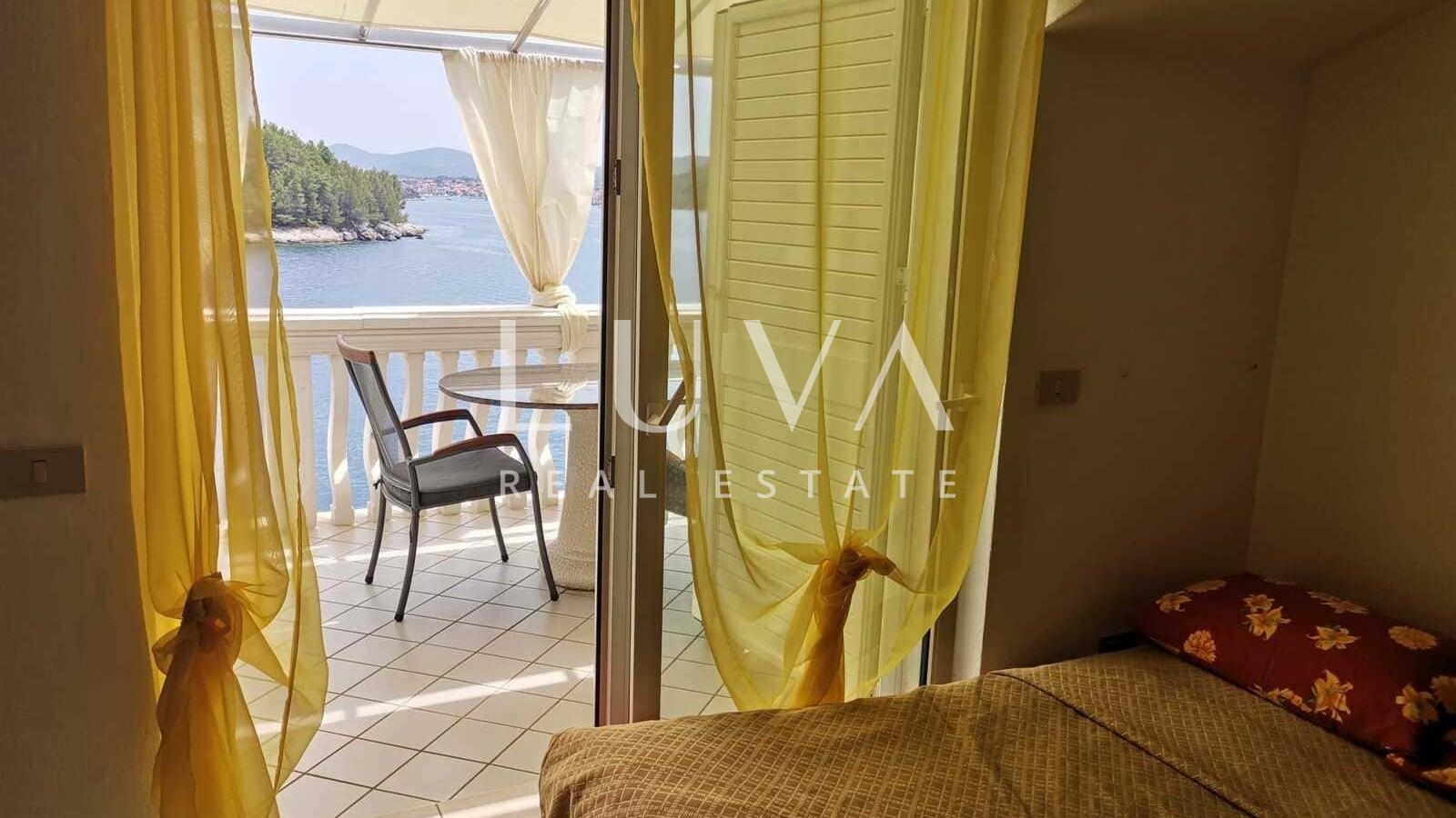 Korčula, Vela Luka, Haus mit Apartments direkt am Meer zu verkaufen