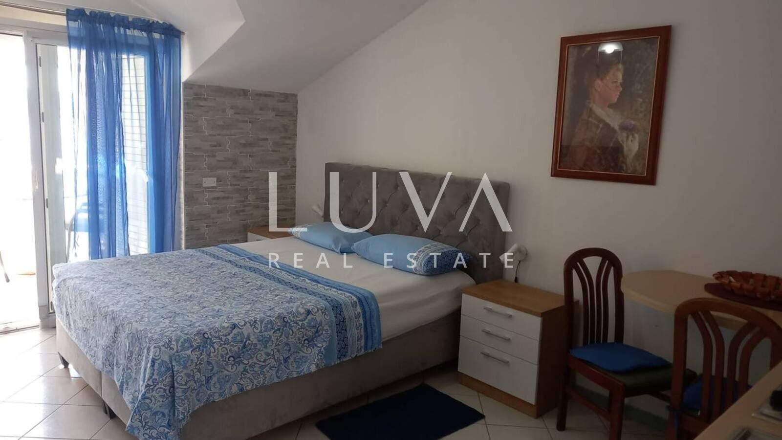Korčula, Vela Luka, Haus mit Apartments direkt am Meer zu verkaufen