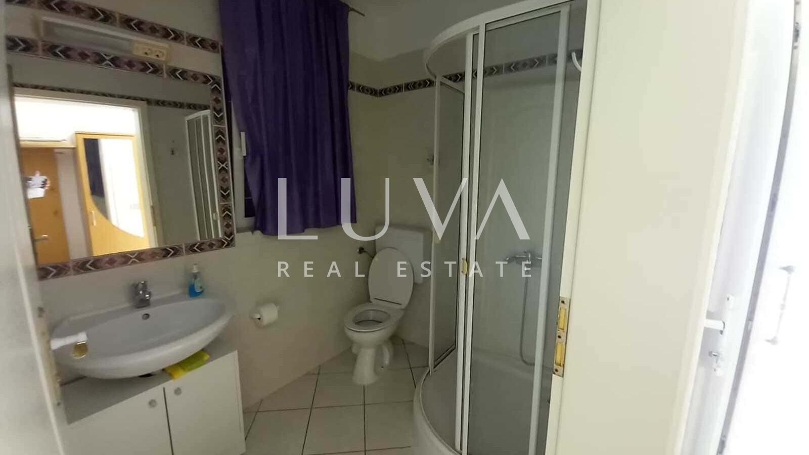 Korčula, Vela Luka, Haus mit Apartments direkt am Meer zu verkaufen