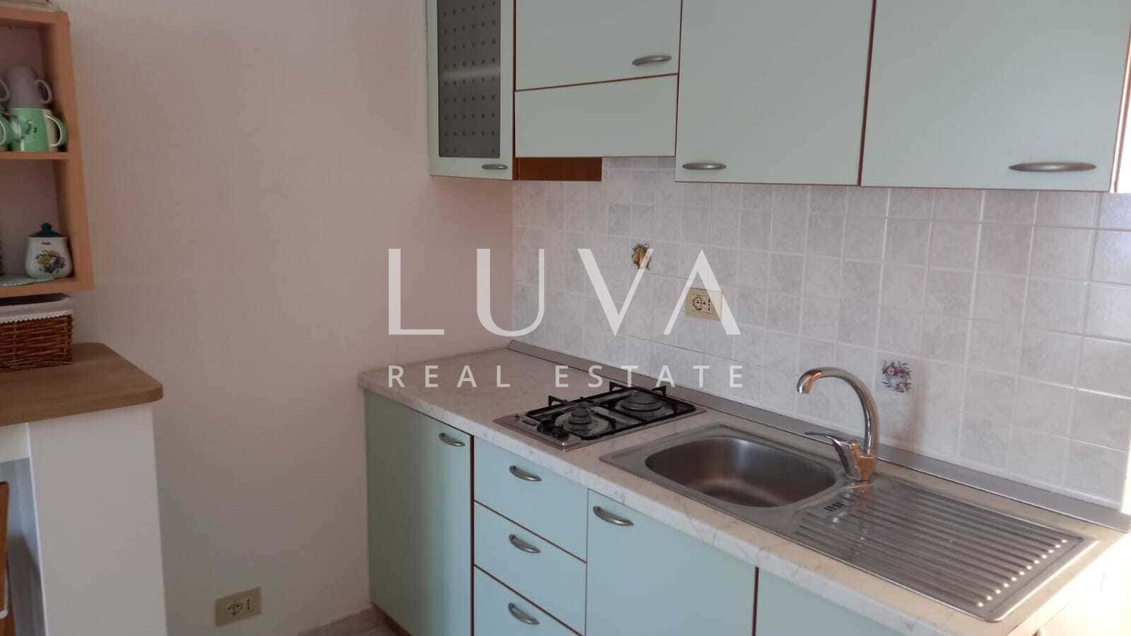 Korčula, Vela Luka, Haus mit Apartments direkt am Meer zu verkaufen