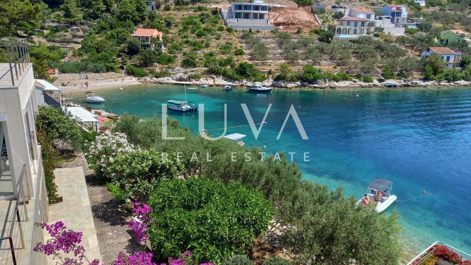Korčula, Vela Luka, Haus mit Apartments direkt am Meer zu verkaufen