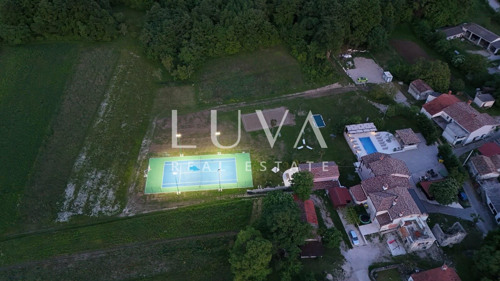 Istrien, Pićan, Villa mit Pool und Tennisplatz zum Verkauf