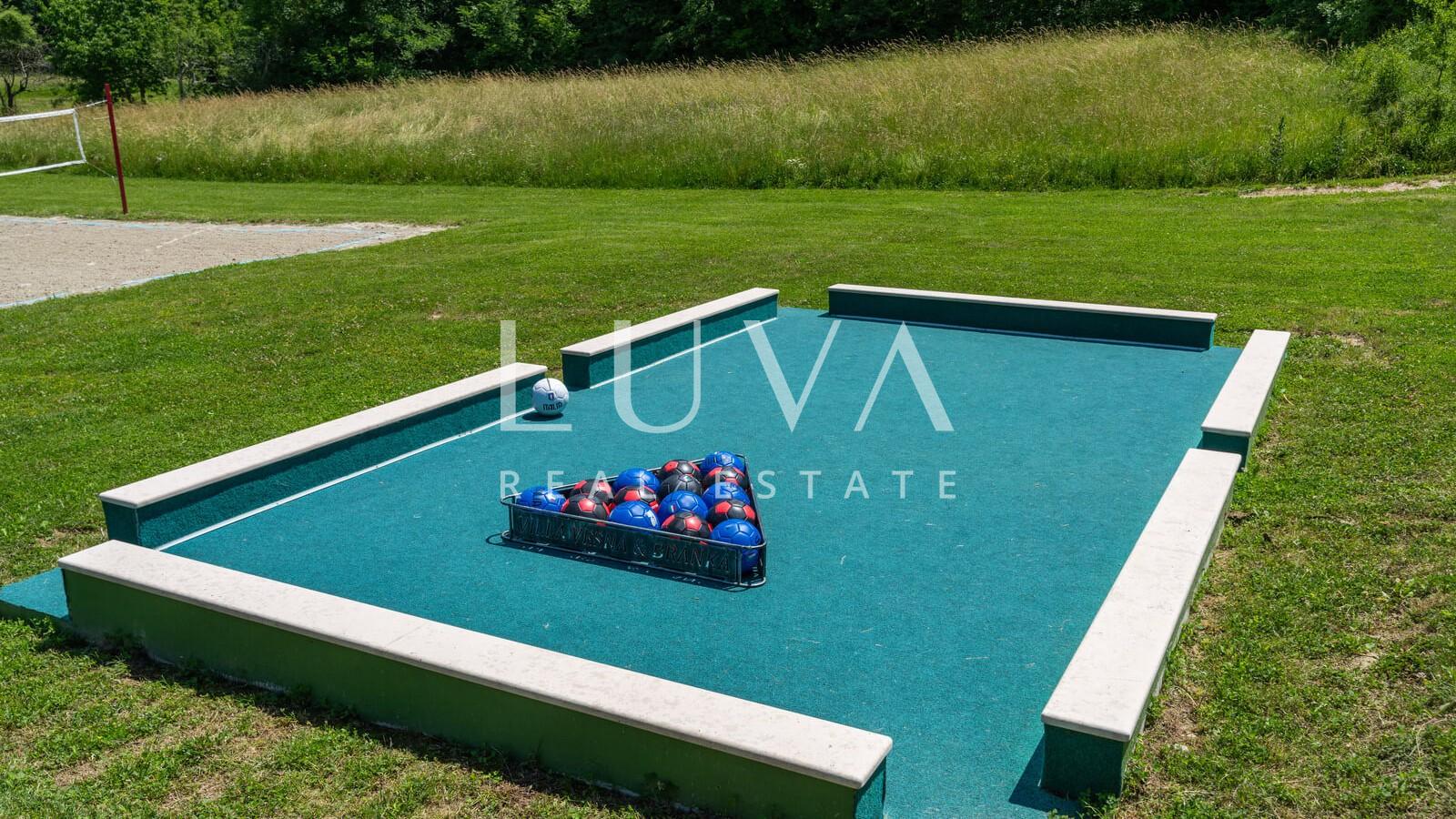 Istrien, Pićan, Villa mit Pool und Tennisplatz zum Verkauf