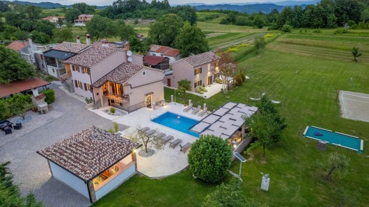 Istrien, Pićan, Villa mit Pool und Tennisplatz zum Verkauf