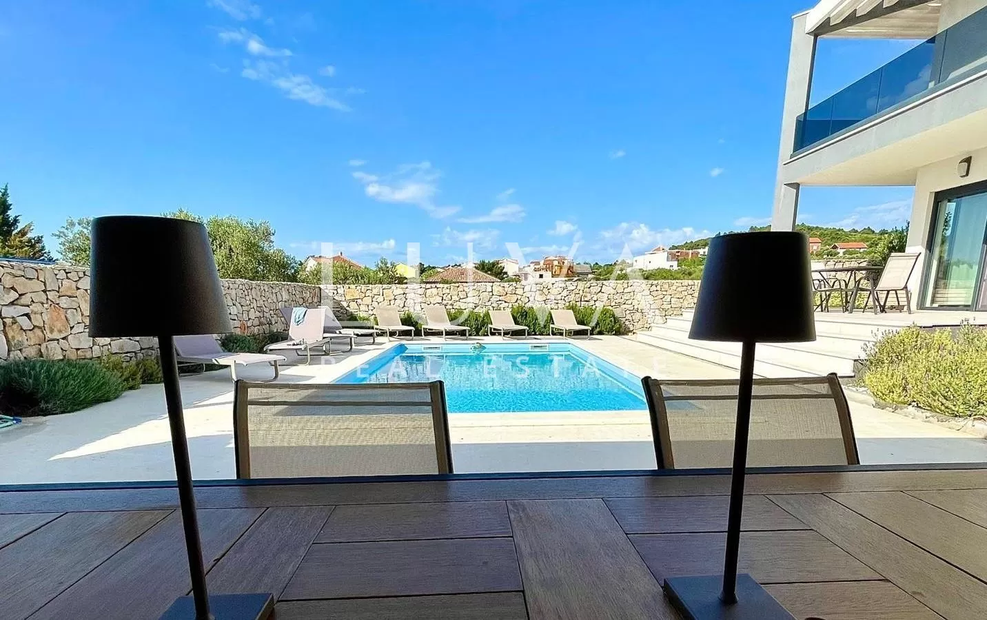 Vodice, luxuriöse Villa mit Pool zu verkaufen