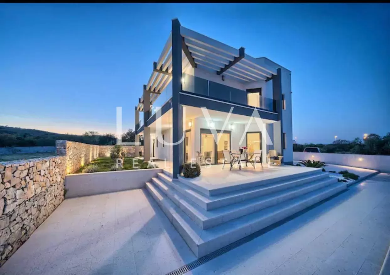 Vodice, luxuriöse Villa mit Pool zu verkaufen