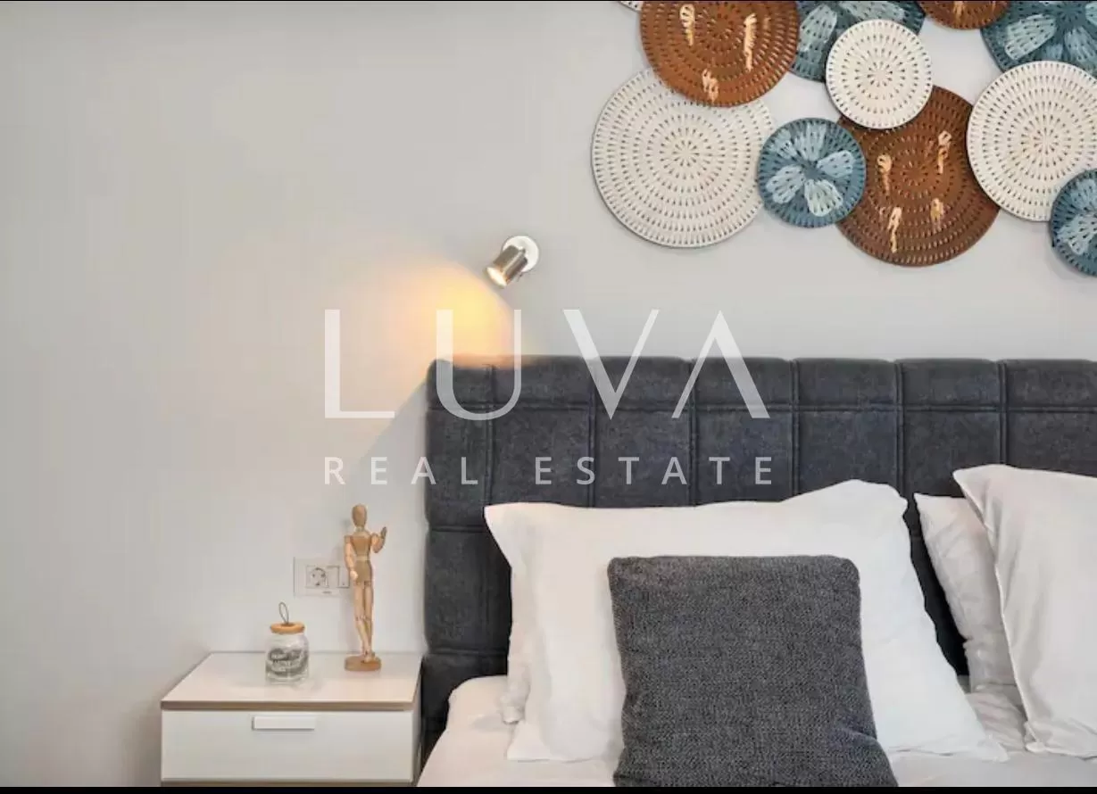 Vodice, luxuriöse Villa mit Pool zu verkaufen