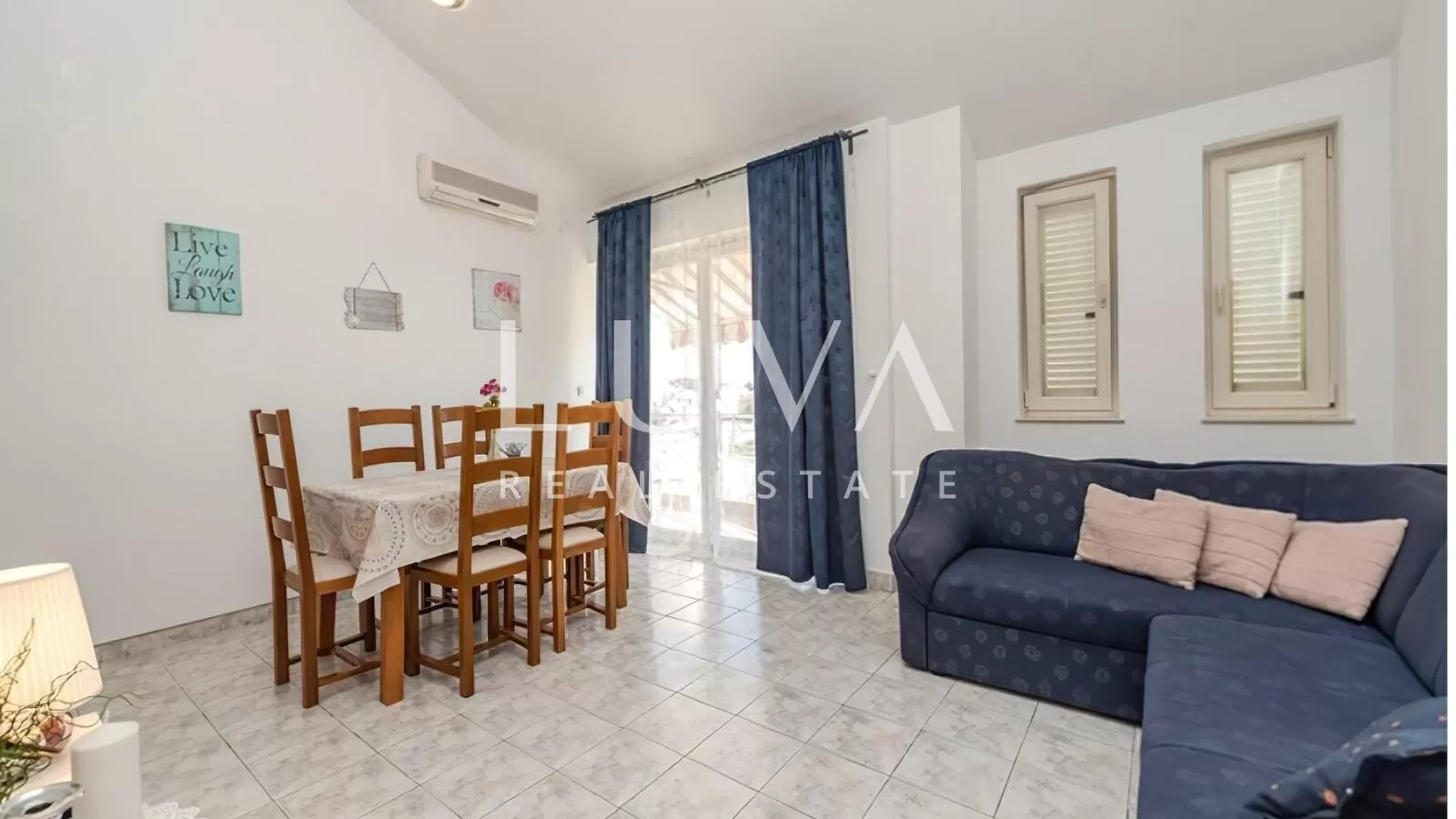 Privlaka, apartmanska kuća s bazenom na prodaju