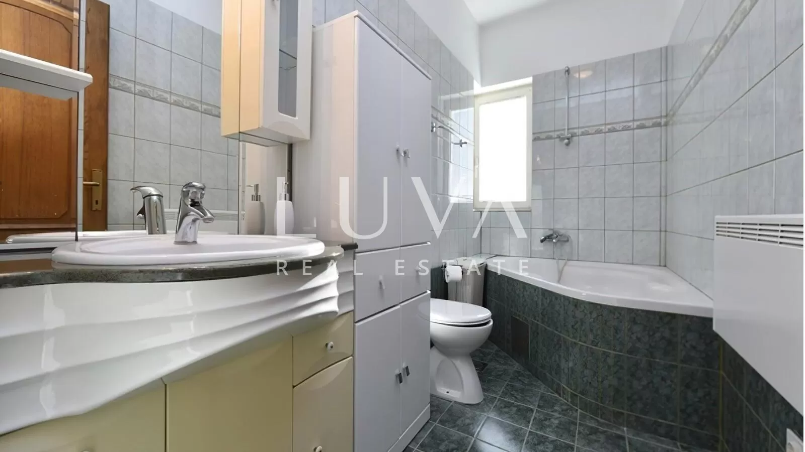 Privlaka, apartmanska kuća s bazenom na prodaju