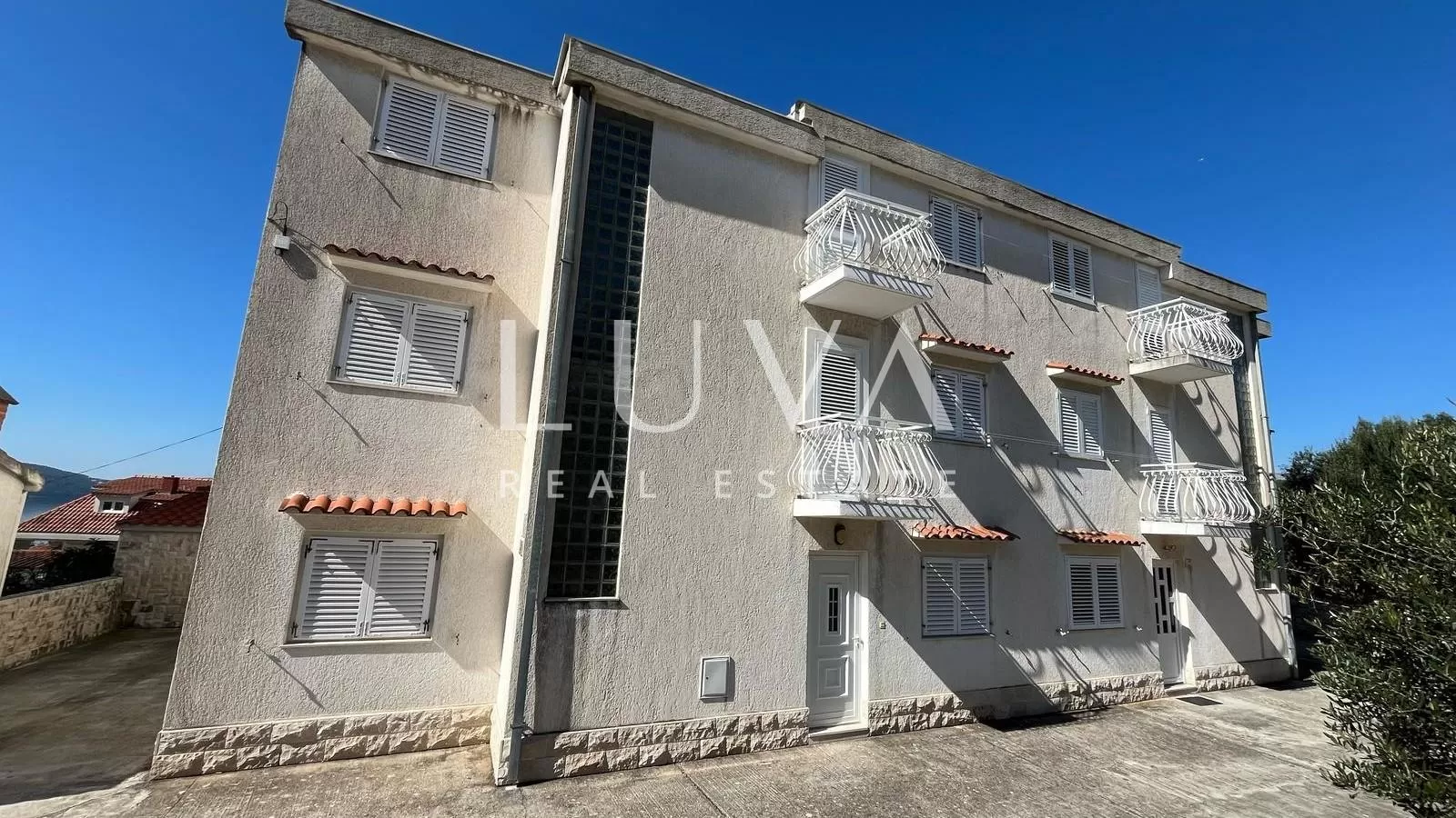 Čiovo, apartment house 540m2 with sea view for sale