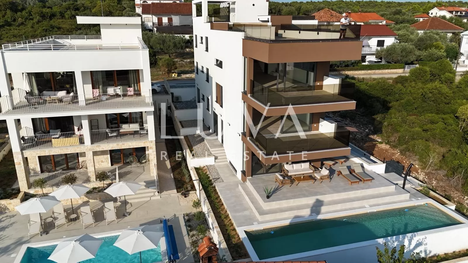 Zadar, Kožino, luksuzan stan s bazenom u novogradnji na prodaju