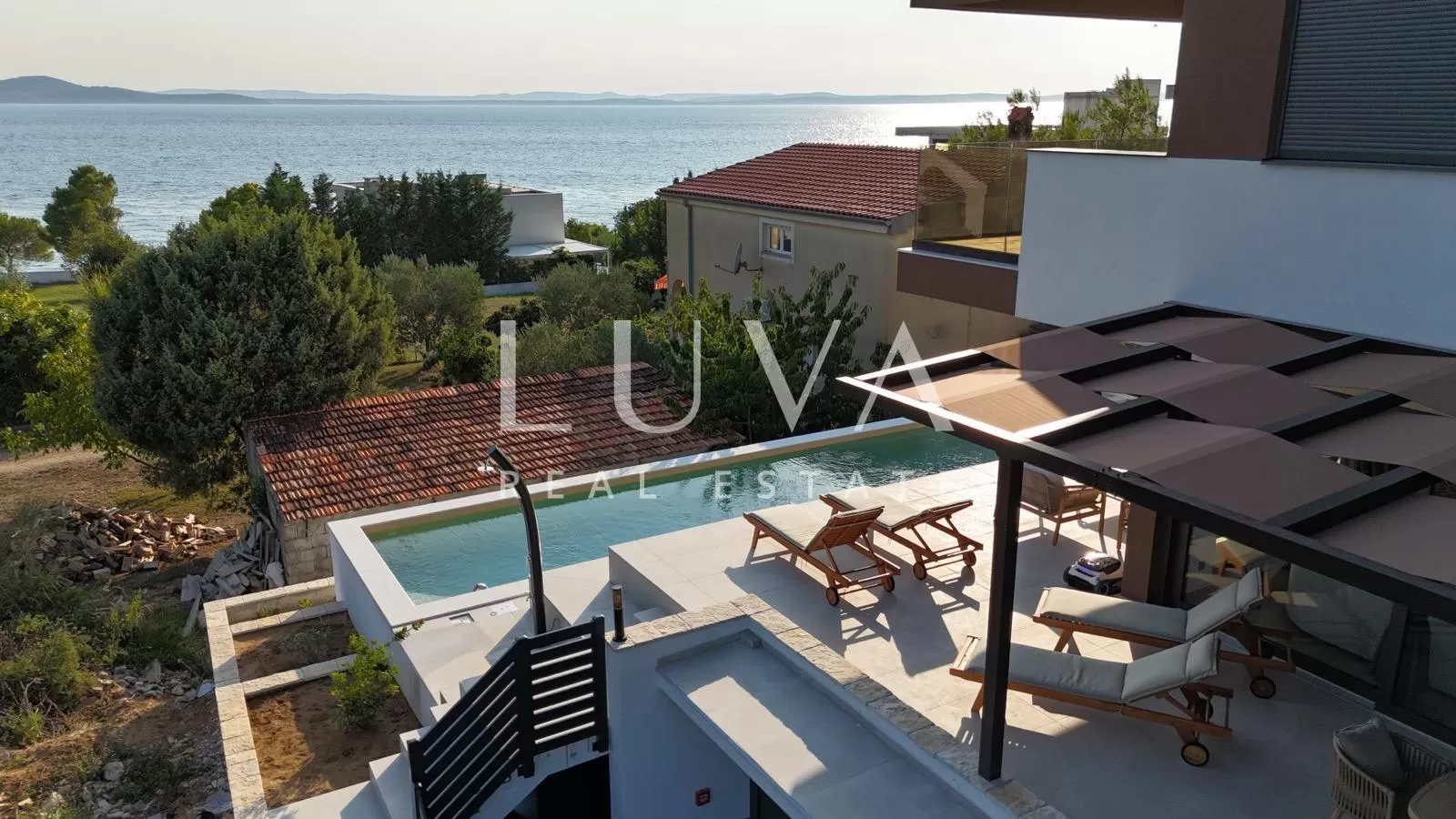 Zadar, Kožino, luksuzan stan s bazenom u novogradnji na prodaju