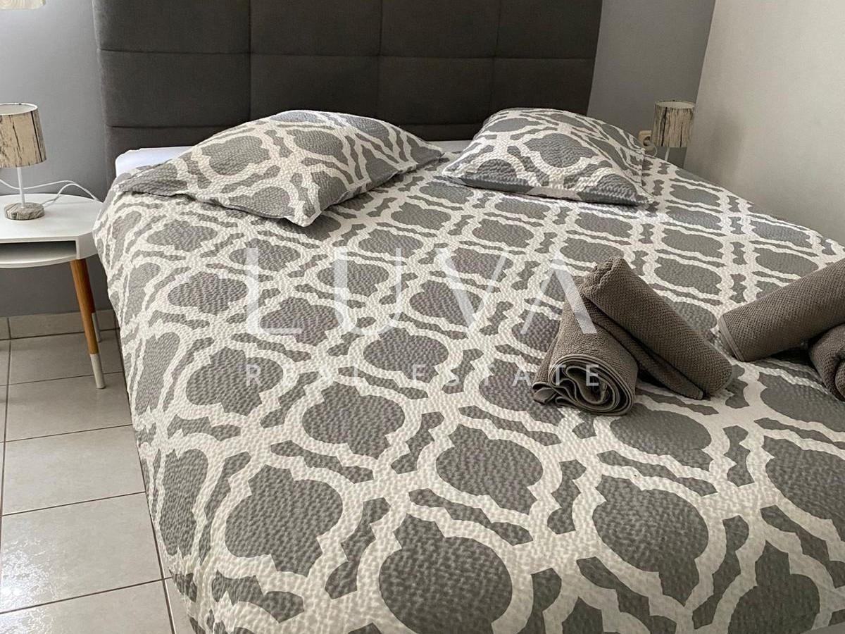 Haus am Meer in Žaborić, 430 m2, zu verkaufen