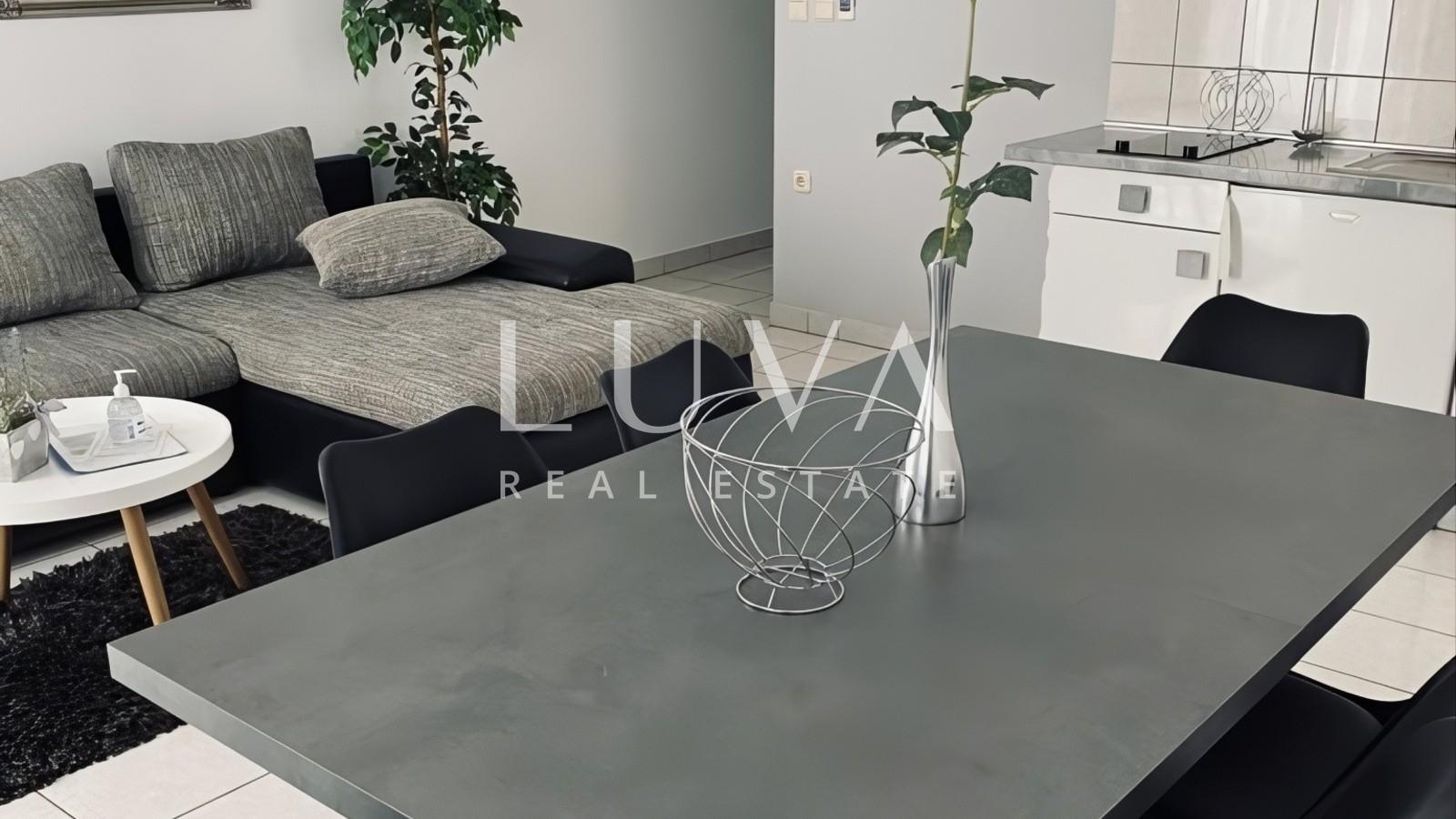 Haus am Meer in Žaborić, 430 m2, zu verkaufen