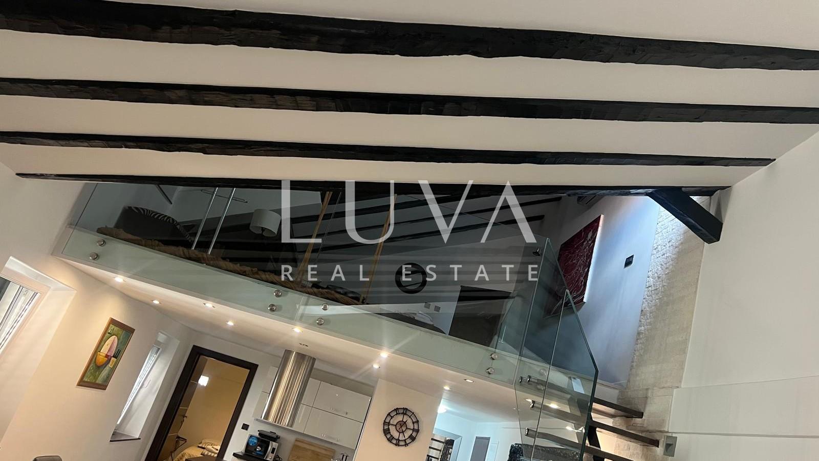 Šibenik, exklusive Wohnung 90 m2 mit Galerie im Zentrum