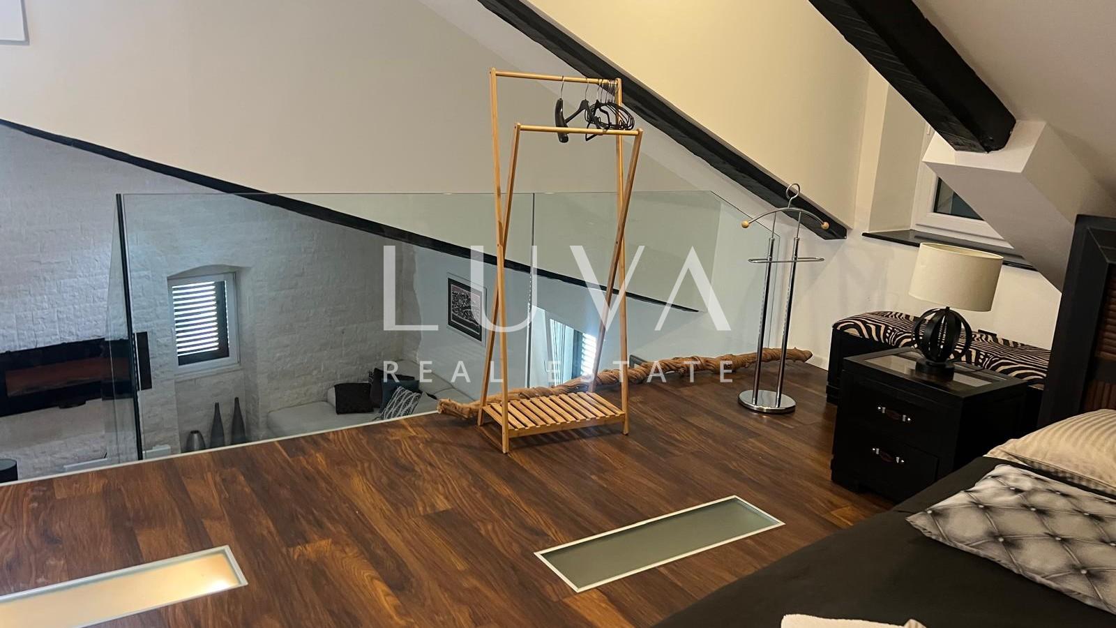 Šibenik, exklusive Wohnung 90 m2 mit Galerie im Zentrum