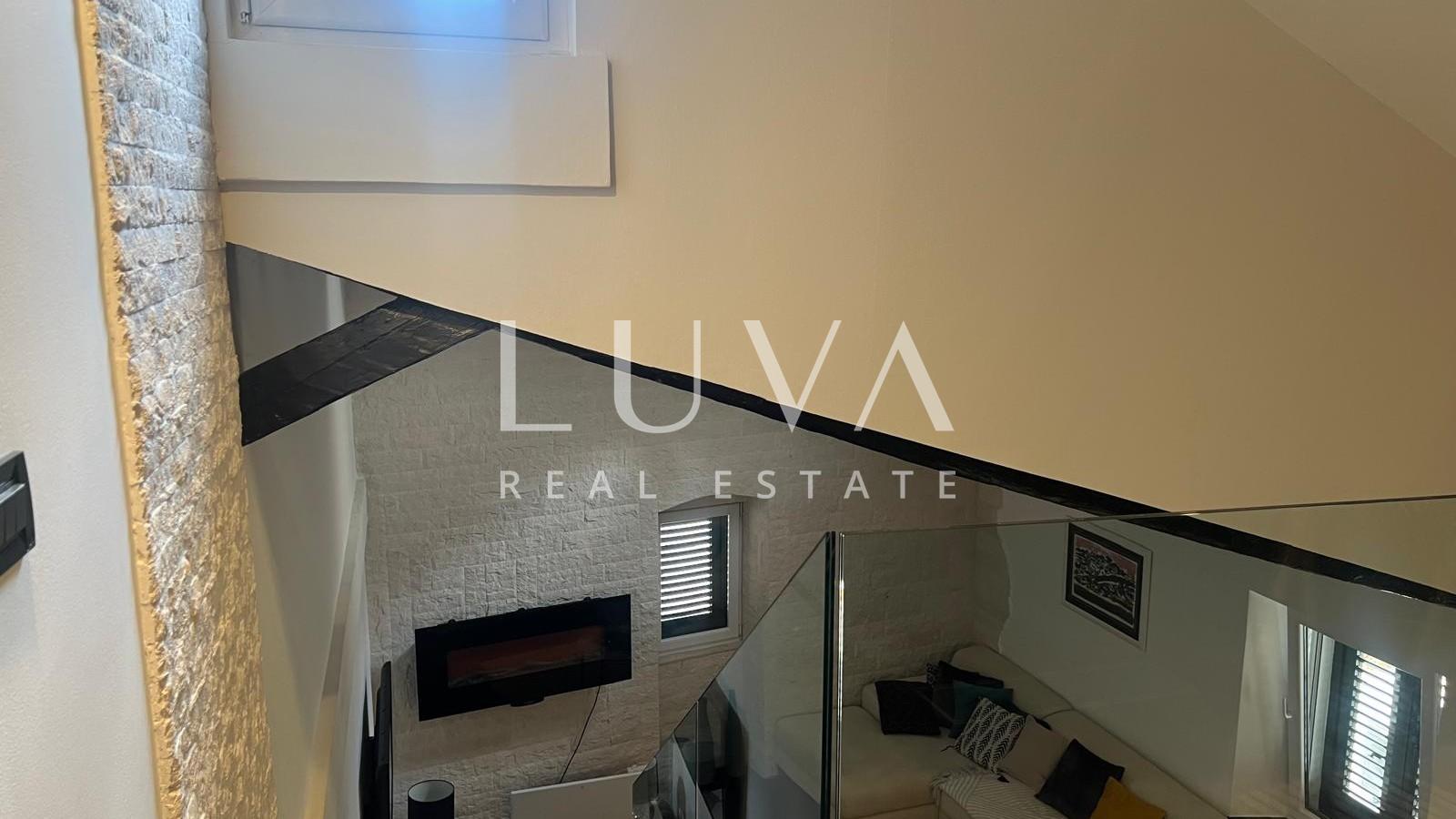 Šibenik, exklusive Wohnung 90 m2 mit Galerie im Zentrum