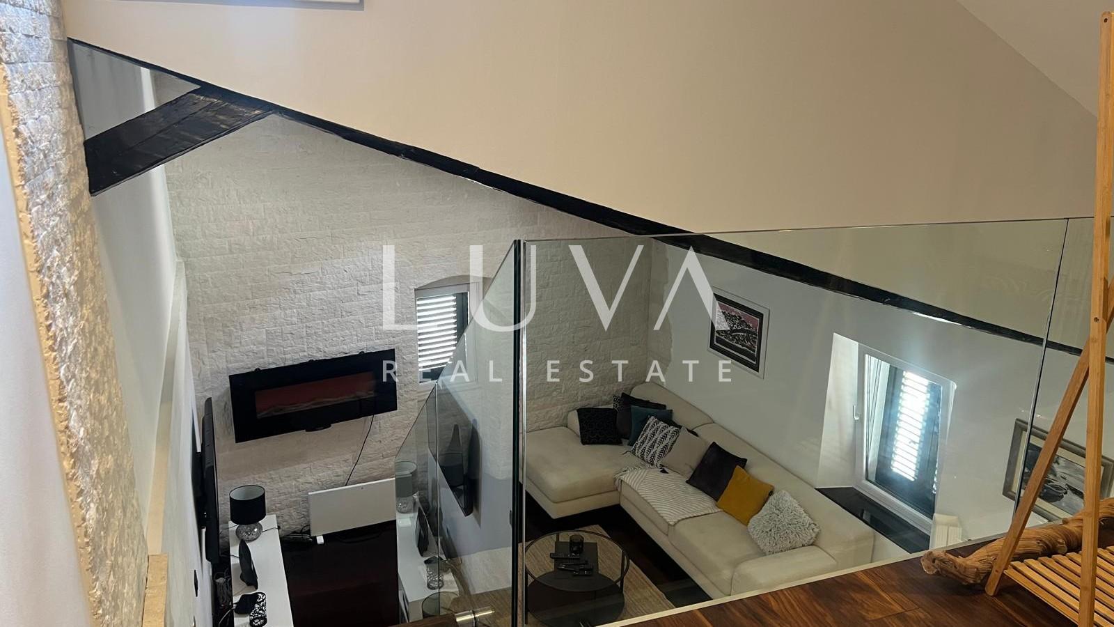 Šibenik, exklusive Wohnung 90 m2 mit Galerie im Zentrum