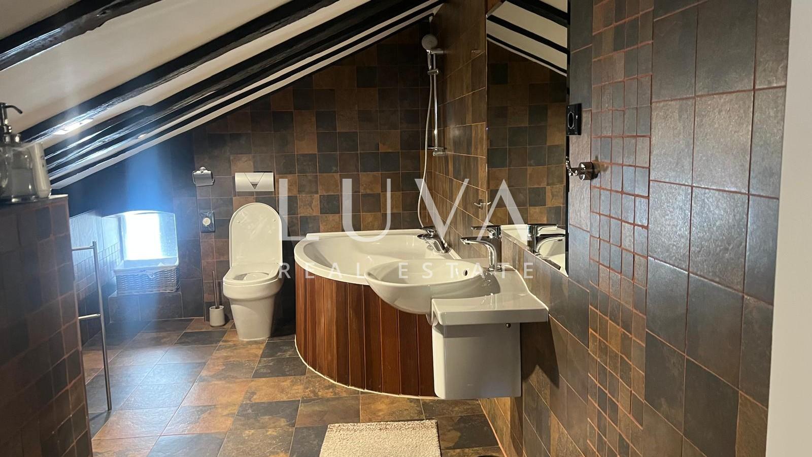 Šibenik, exklusive Wohnung 90 m2 mit Galerie im Zentrum