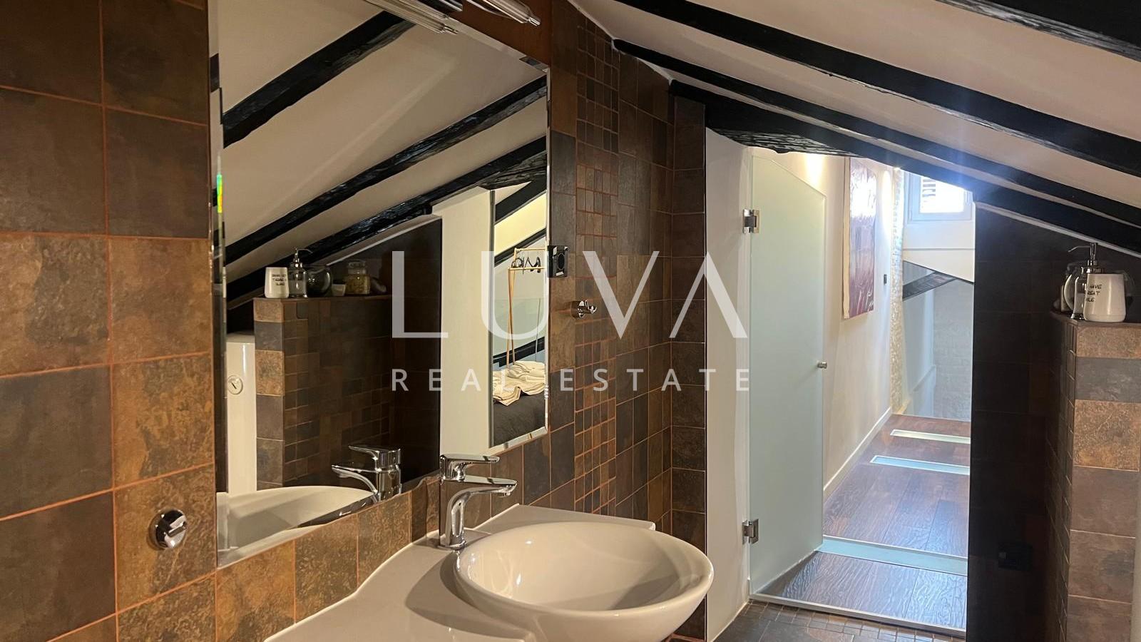 Šibenik, exklusive Wohnung 90 m2 mit Galerie im Zentrum