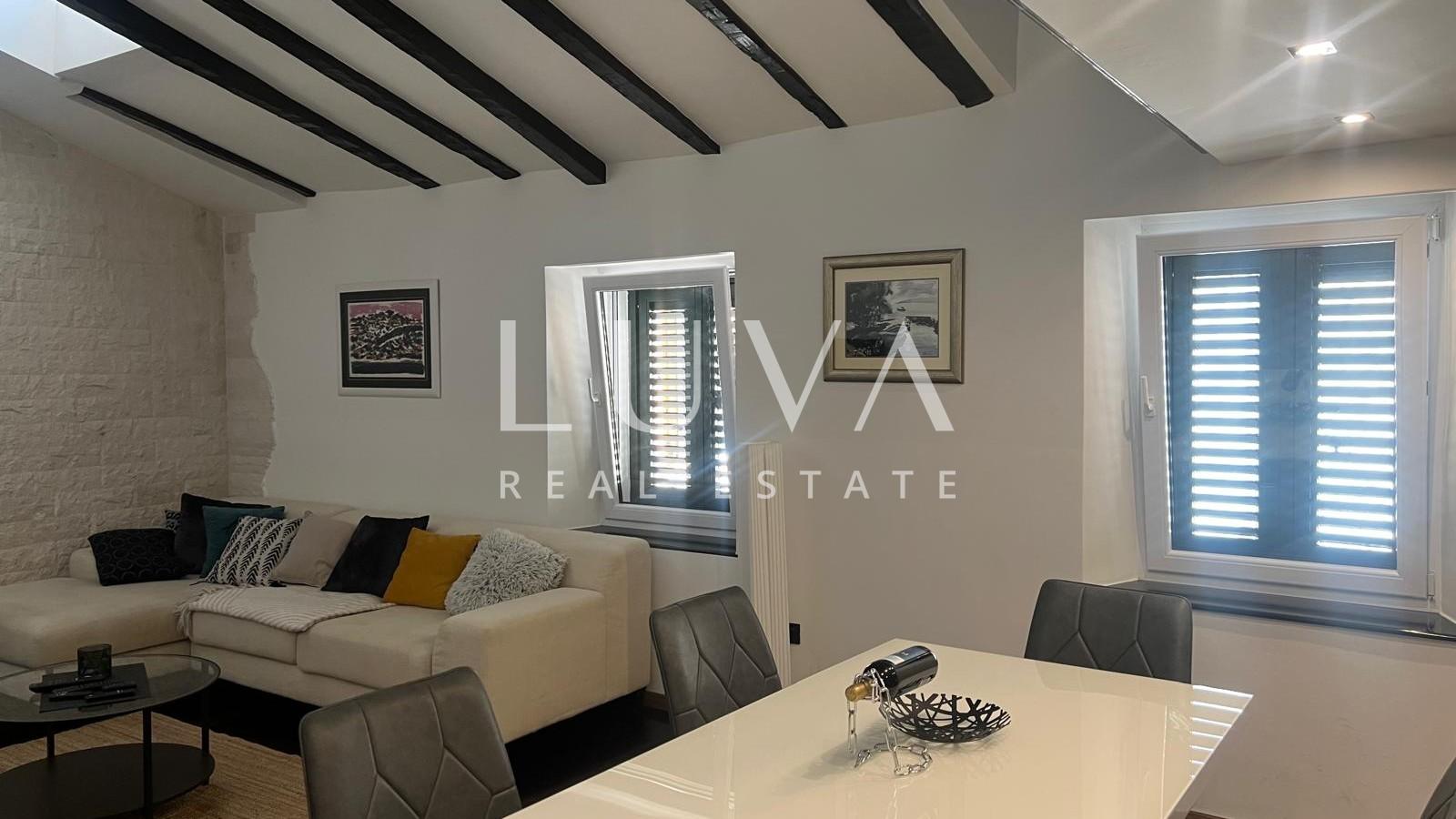 Šibenik, exklusive Wohnung 90 m2 mit Galerie im Zentrum