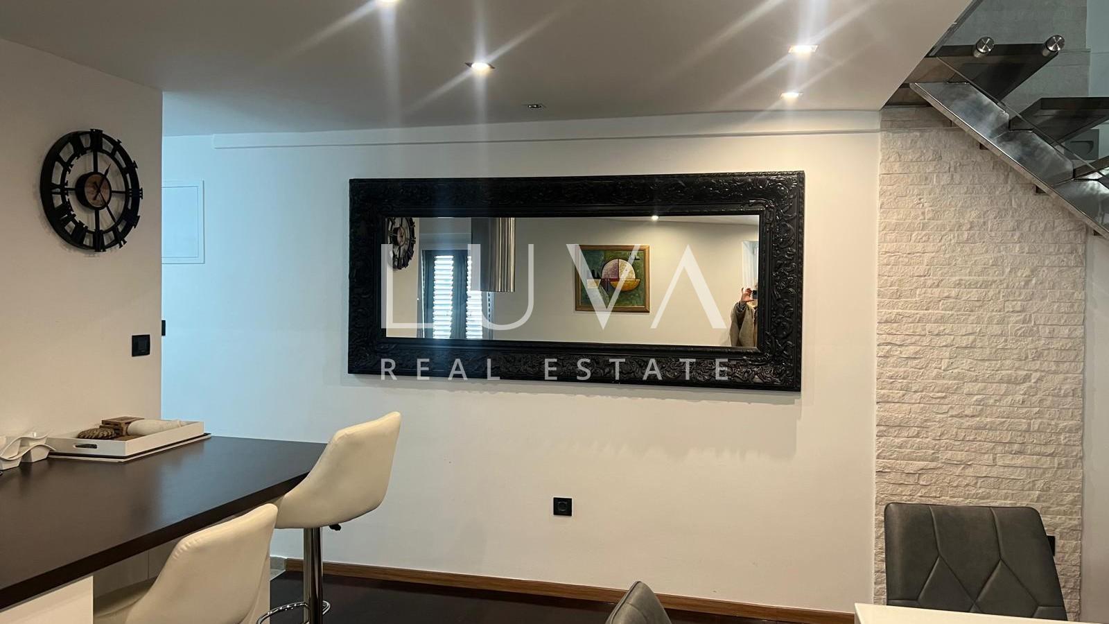 Šibenik, exklusive Wohnung 90 m2 mit Galerie im Zentrum