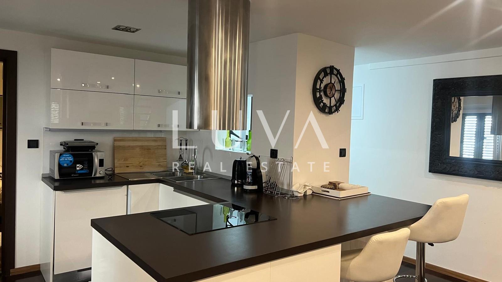 Šibenik, exklusive Wohnung 90 m2 mit Galerie im Zentrum