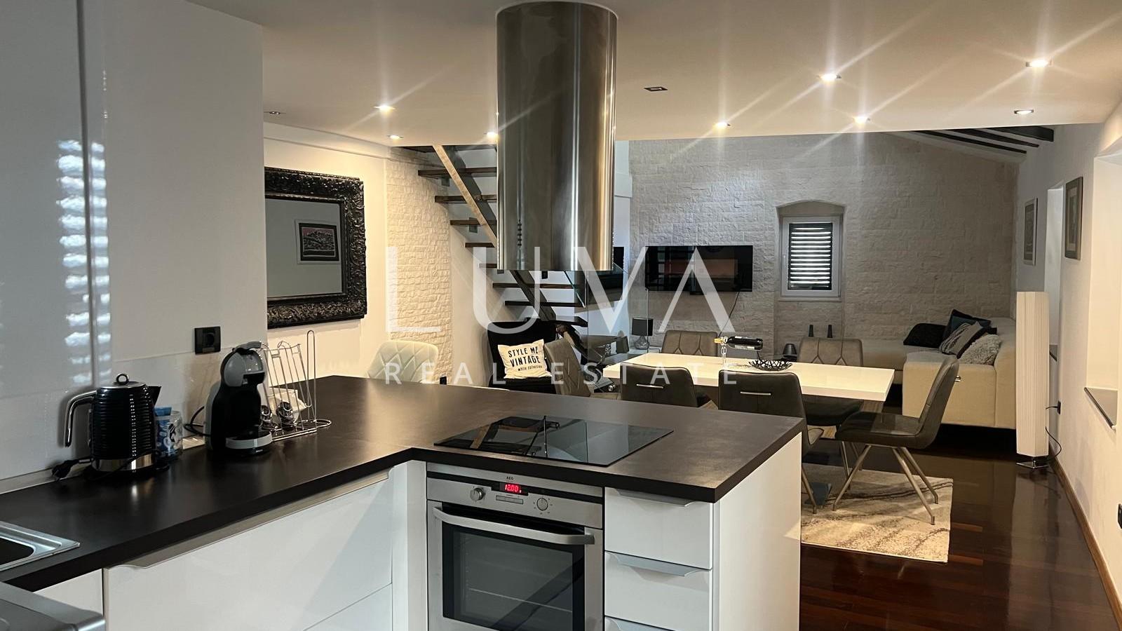 Šibenik, exklusive Wohnung 90 m2 mit Galerie im Zentrum