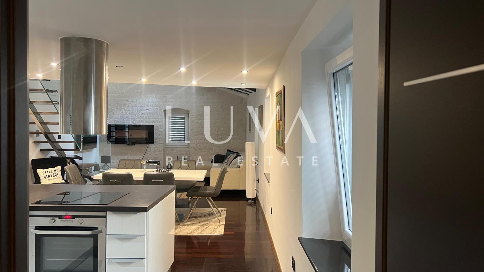 Šibenik, exklusive Wohnung 90 m2 mit Galerie im Zentrum