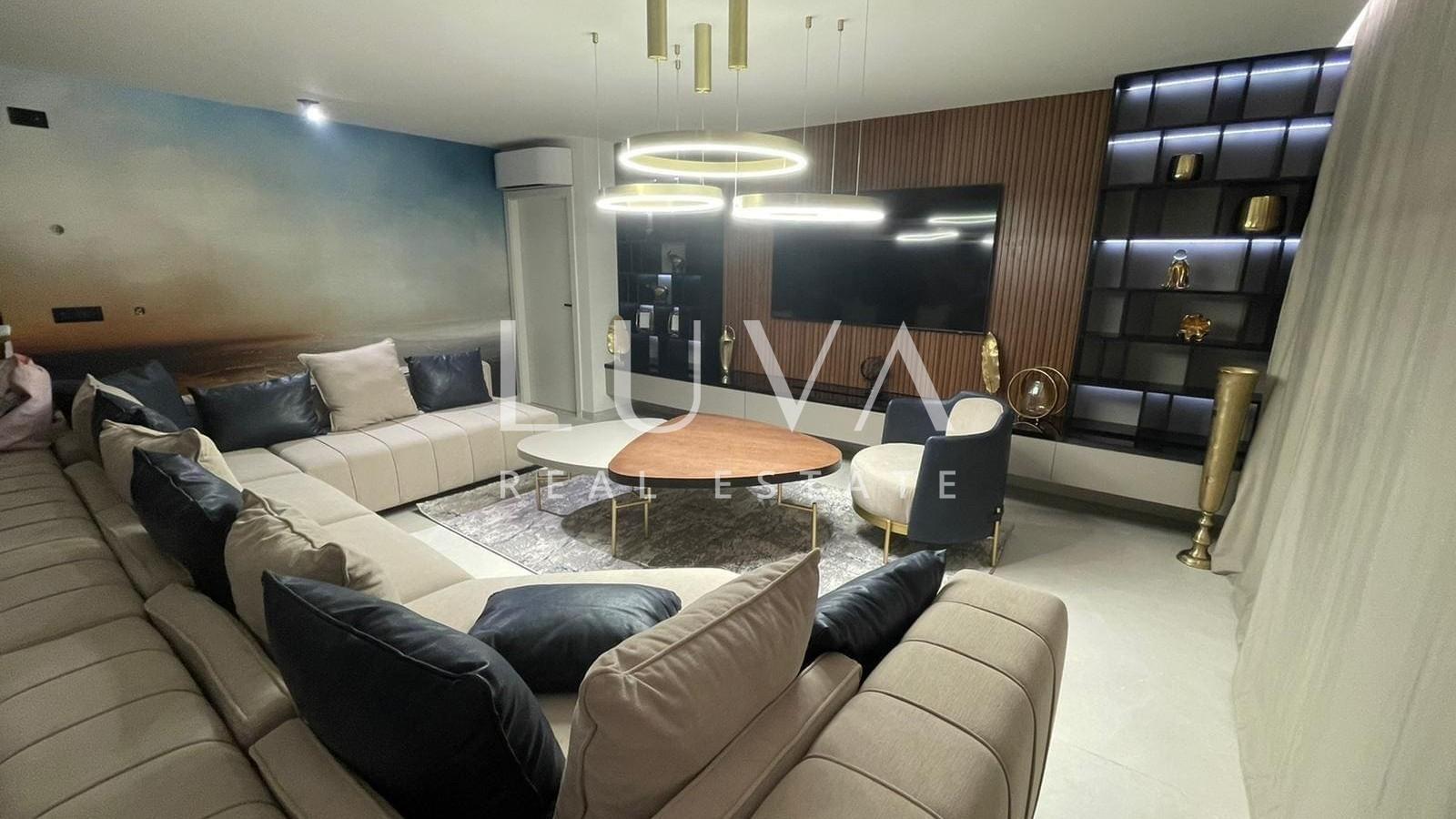 Zadar, Kožino, Verkauf eines luxuriösen Penthouses mit Pool am Meer