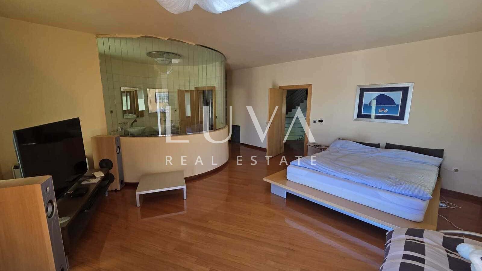 Zagreb, Gajnice, unique villa with a panoramic view