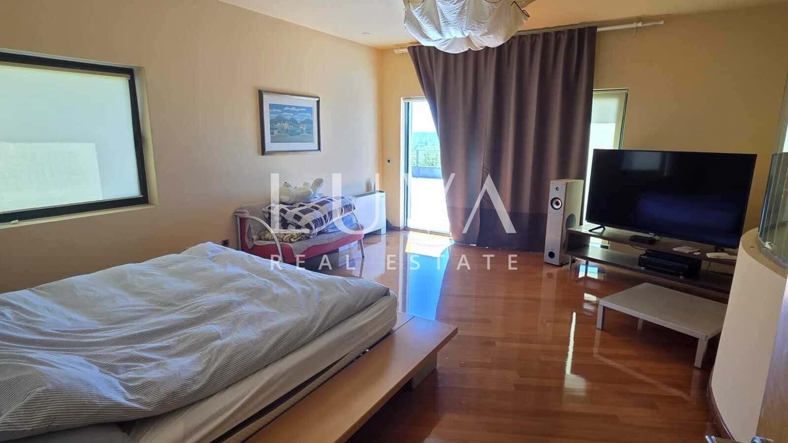 Zagreb, Gajnice, unique villa with a panoramic view