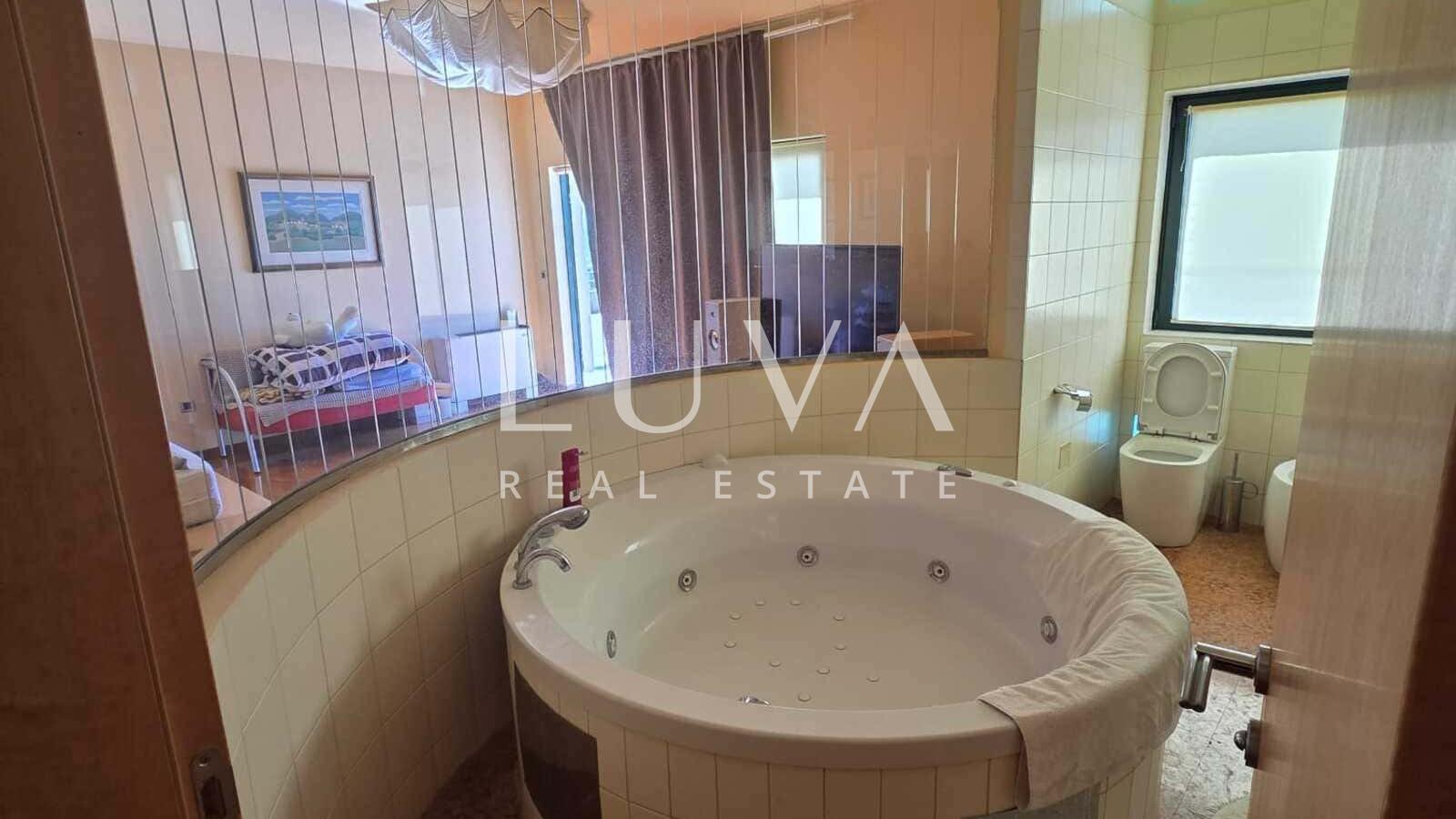 Zagreb, Gajnice, unique villa with a panoramic view