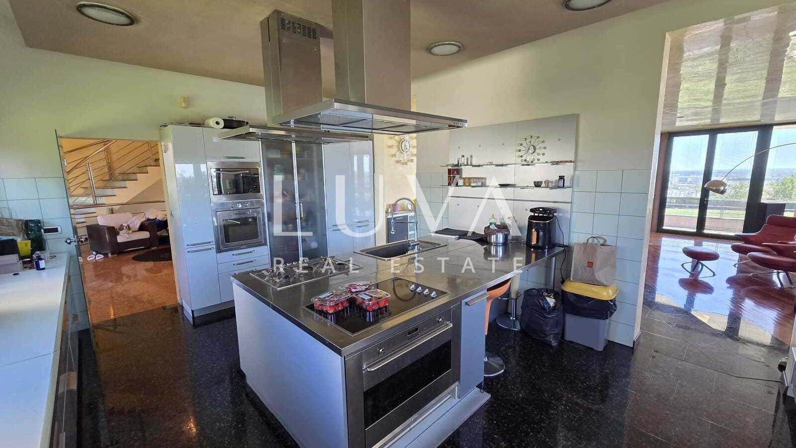 Zagreb, Gajnice, unique villa with a panoramic view