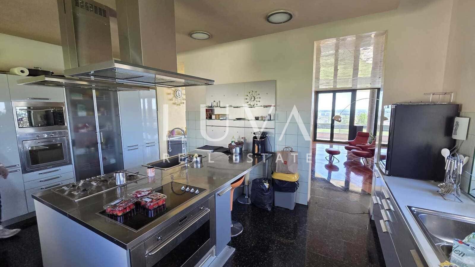 Zagreb, Gajnice, unique villa with a panoramic view