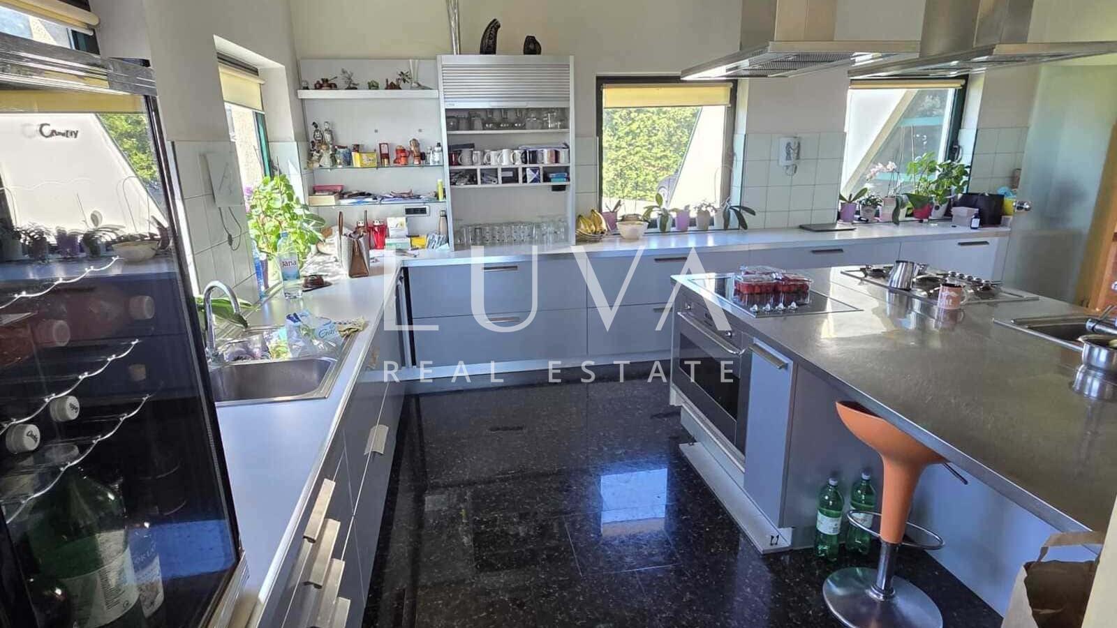 Zagreb, Gajnice, unique villa with a panoramic view