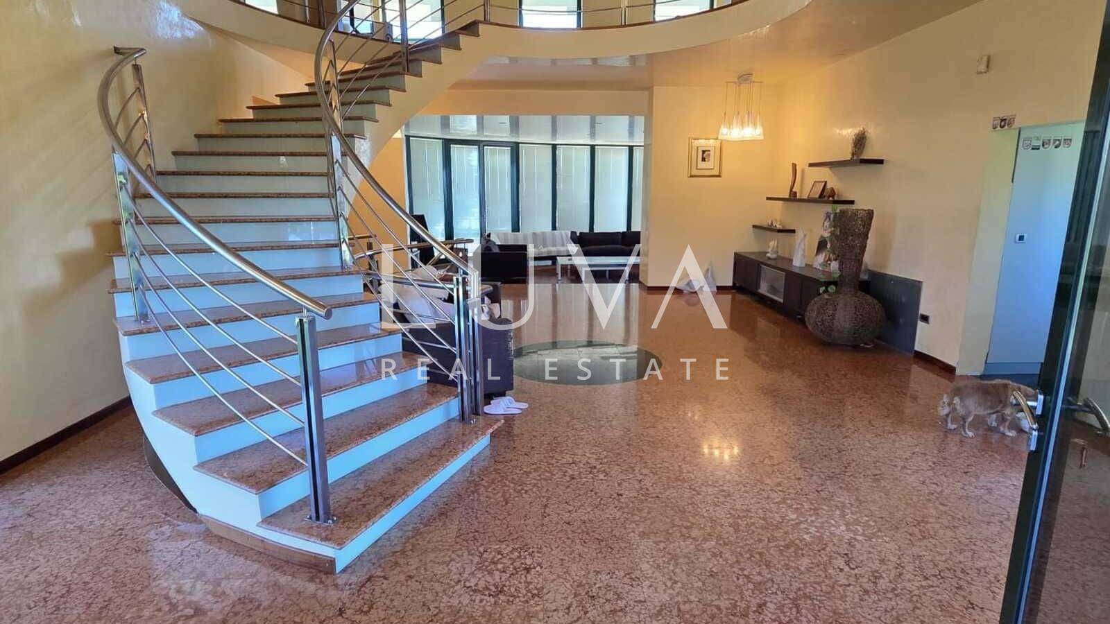 Zagreb, Gajnice, unique villa with a panoramic view