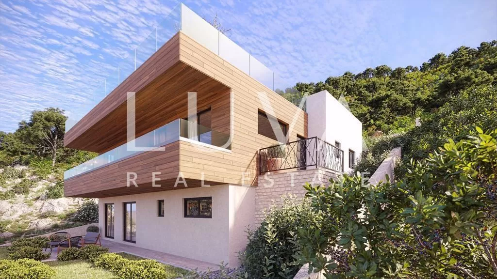 Ražanj, Villa (Rohbau) mit Pool, erste Reihe am Meer