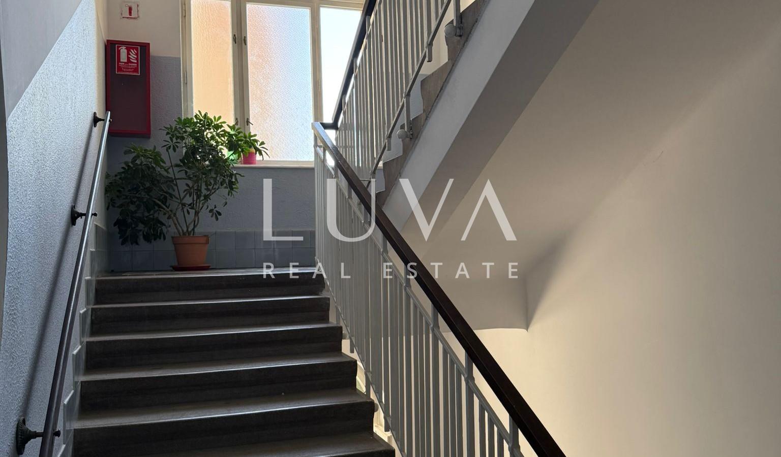 Poslovni prostor za najam, 4 sobe, 82 m2, Donji grad